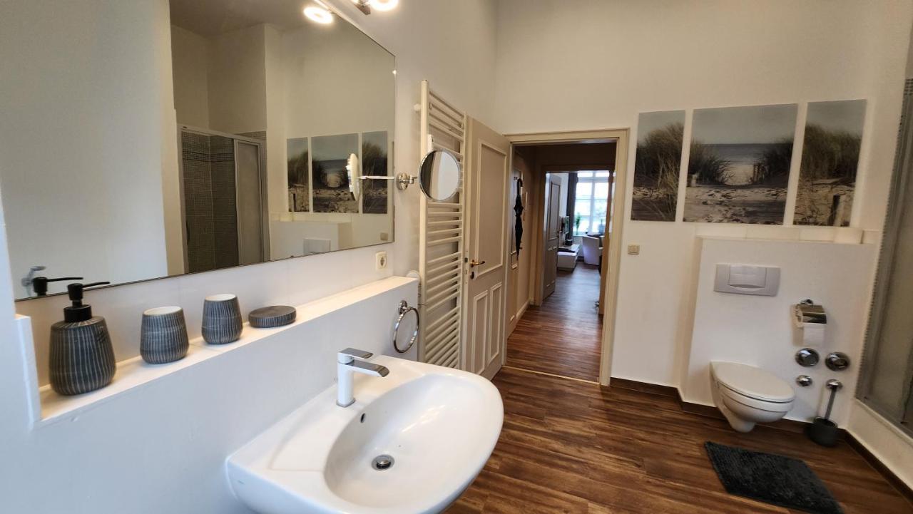 Das Ferienapartment Alexandrine Direkt Am Pfaffenteich Mit Eigenem Parkplatz Шверін Екстер'єр фото