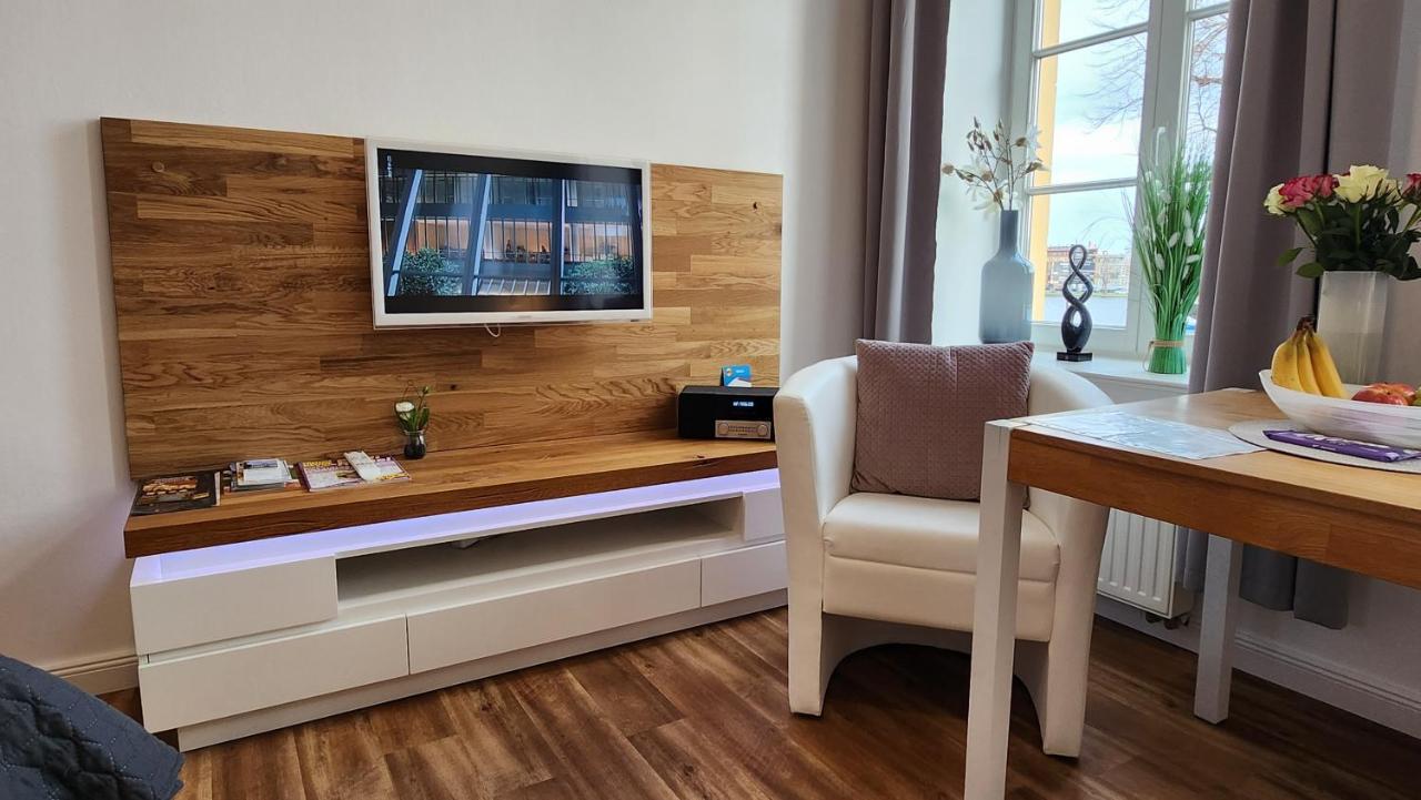 Das Ferienapartment Alexandrine Direkt Am Pfaffenteich Mit Eigenem Parkplatz Шверін Екстер'єр фото